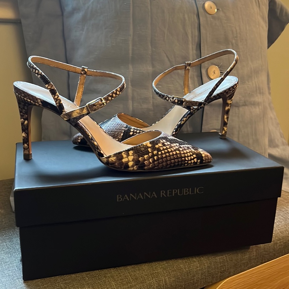 Banana Republic Madi pointed toe heels - Size 7.5